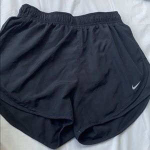 great condition Nike shorts (size: m)